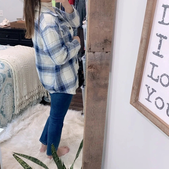 Time and Tru blue plaid shacket size medium with pockets - Picture 5 of 8